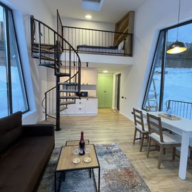 Tiny One cu Jacuzzi Lacu Roşu