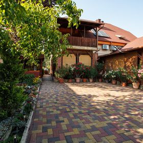 Zsuzsi Apartman Balatonboglár