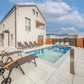 Apartman Kaštel Novi - CSC428