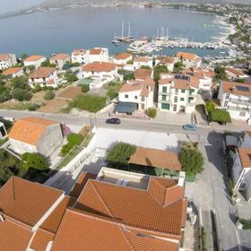 Apartments Vivid Colors Okrug Gornji