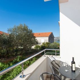 Apartments Vivid Colors Okrug Gornji