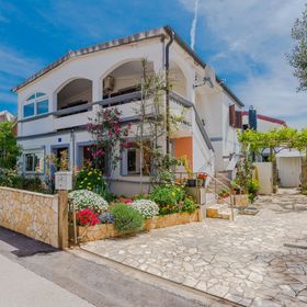 Apartment Hrg Vir II