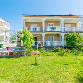 Apartments Antun M Lopar