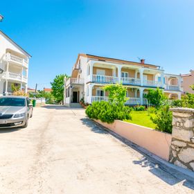 Apartments Antun M Lopar