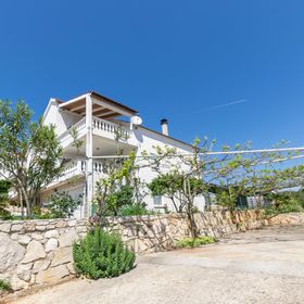 Apartments Malo Misto Zavalatica