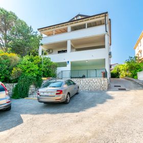 Apartments Ivan M Lopar