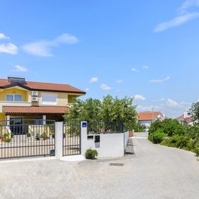 Apartments Diora and Silver Vodice