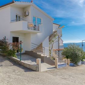 Apartments Modric Okrug Gornji