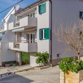 Apartments Modric Okrug Gornji