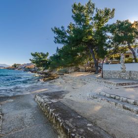 Apartment Pine Haven Arbanija