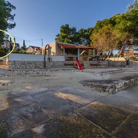 Apartment Pine Haven Arbanija