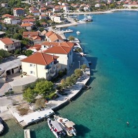 Apartments Tiho Vinisce