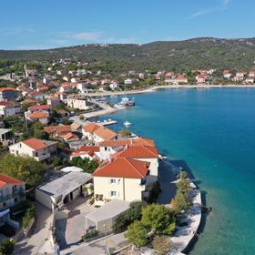 Apartments Tiho Vinisce