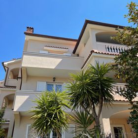 Apartments Anamarija S Lopar