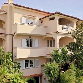 Apartments Anamarija S Lopar