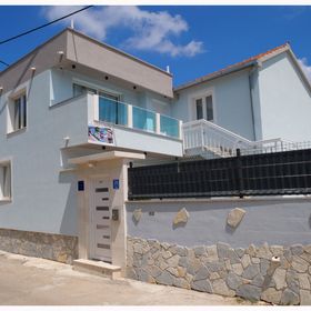 House Luketini dvori Marina