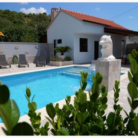 House Luketini dvori Marina