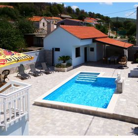 House Luketini dvori Marina