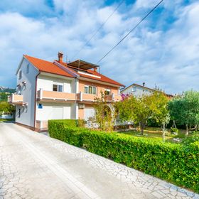 Apartments Frankica Palit