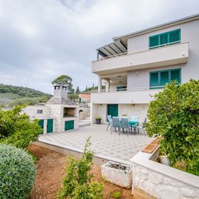 Apartments Doric Slatine