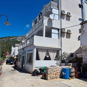 Apartments Ana i Ante Milna