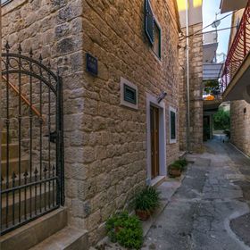 Apartment Stone apartment in center Kastel Stari