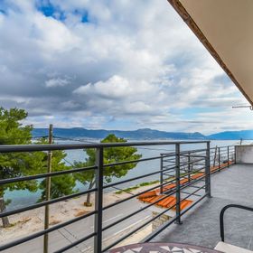 Apartment Nela Arbanija