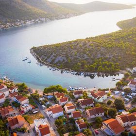 Apartments Mala kuća kraj mora Grebastica