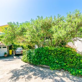 Apartments Mrijana D Barbat