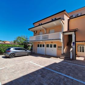 Apartments Dijana Lopar