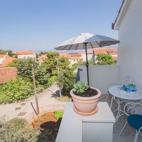 Apartments Salsa Supetar