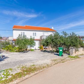 Apartments Stara Maslina Slatine