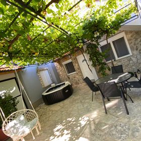 Apartment Maja with Jacuzzi Rupe