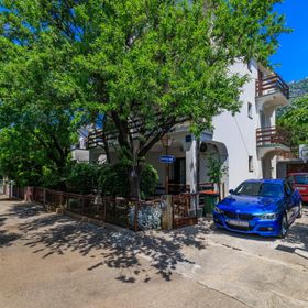 Apartments Bono Karlobag