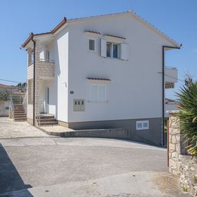 Apartments Ivan Okrug Gornji II