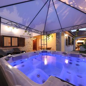 House Stratus Sukosan