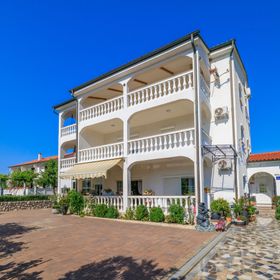 Apartments Spomenka Zvonko Lopar