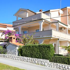 Apartments Mirjana V Lopar