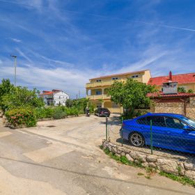 Apartments Milorad M Lopar