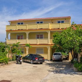 Apartments Milorad M Lopar