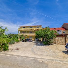 Apartments Milorad M Lopar