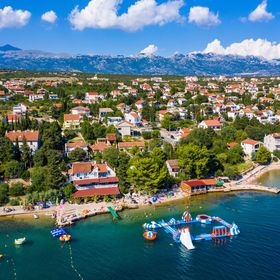 Apartment Azeret sa bazenom Maslenica