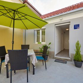 House Dvor Seget Vranjica