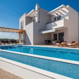 Villa Lomari Brodarica