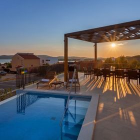 Villa Lomari Brodarica