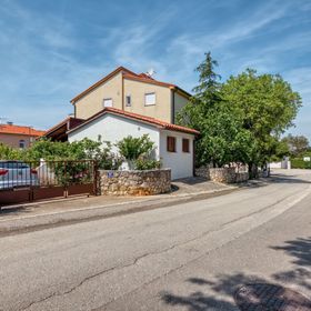 House Tiny house Banjole