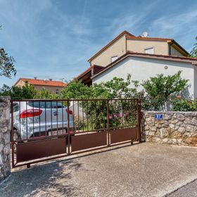 House Tiny house Banjole