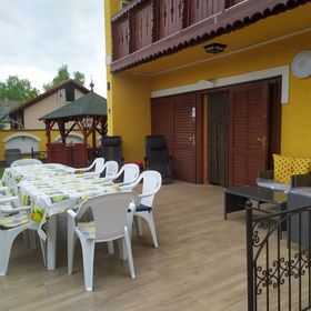 Sárga Önálló Nyaralóház Balatonfenyves