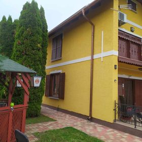 Sárga Önálló Nyaralóház Balatonfenyves