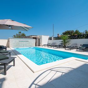 House Suzana Banjole